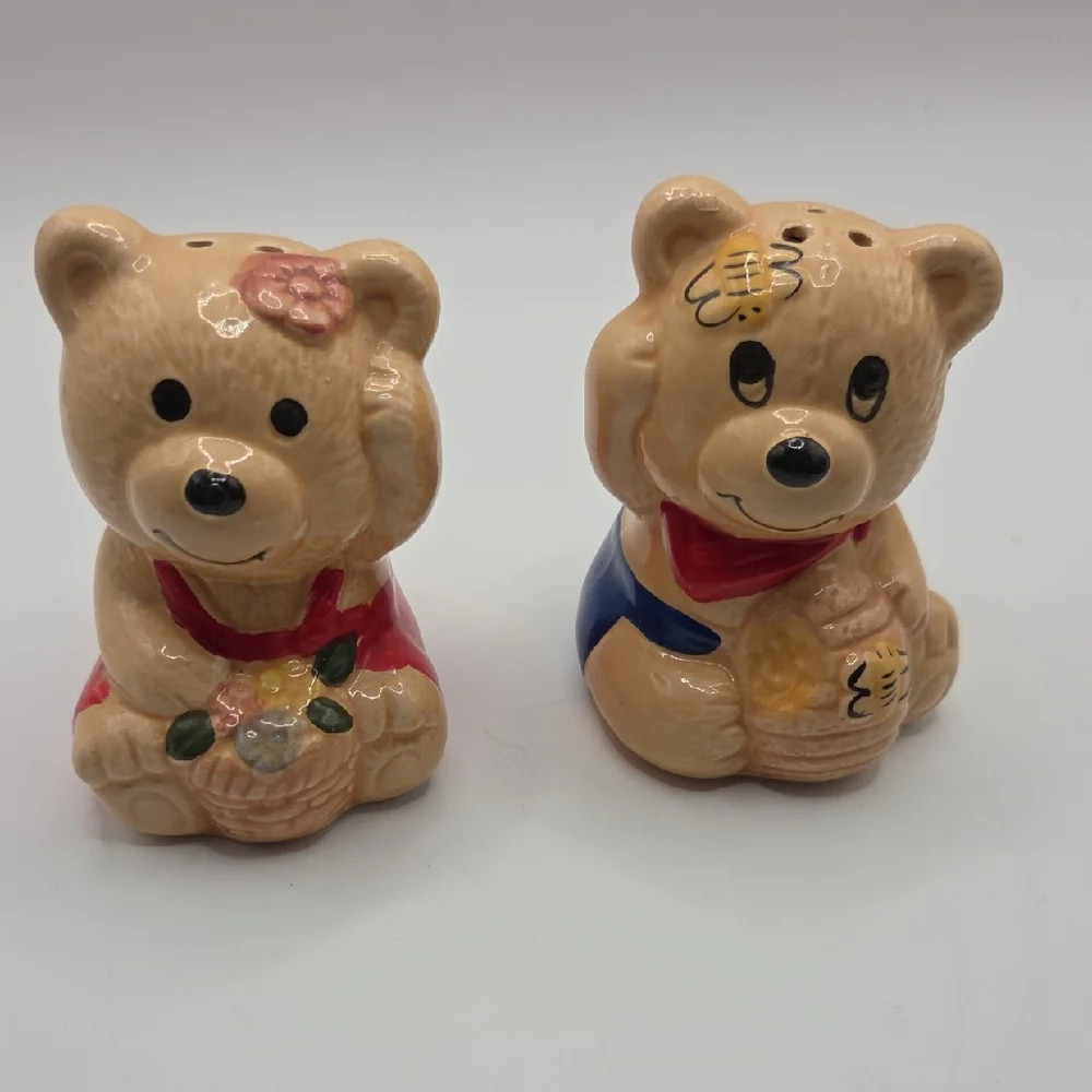 Salt and Pepper Shakers - Red and Blue. Bears. Vintage